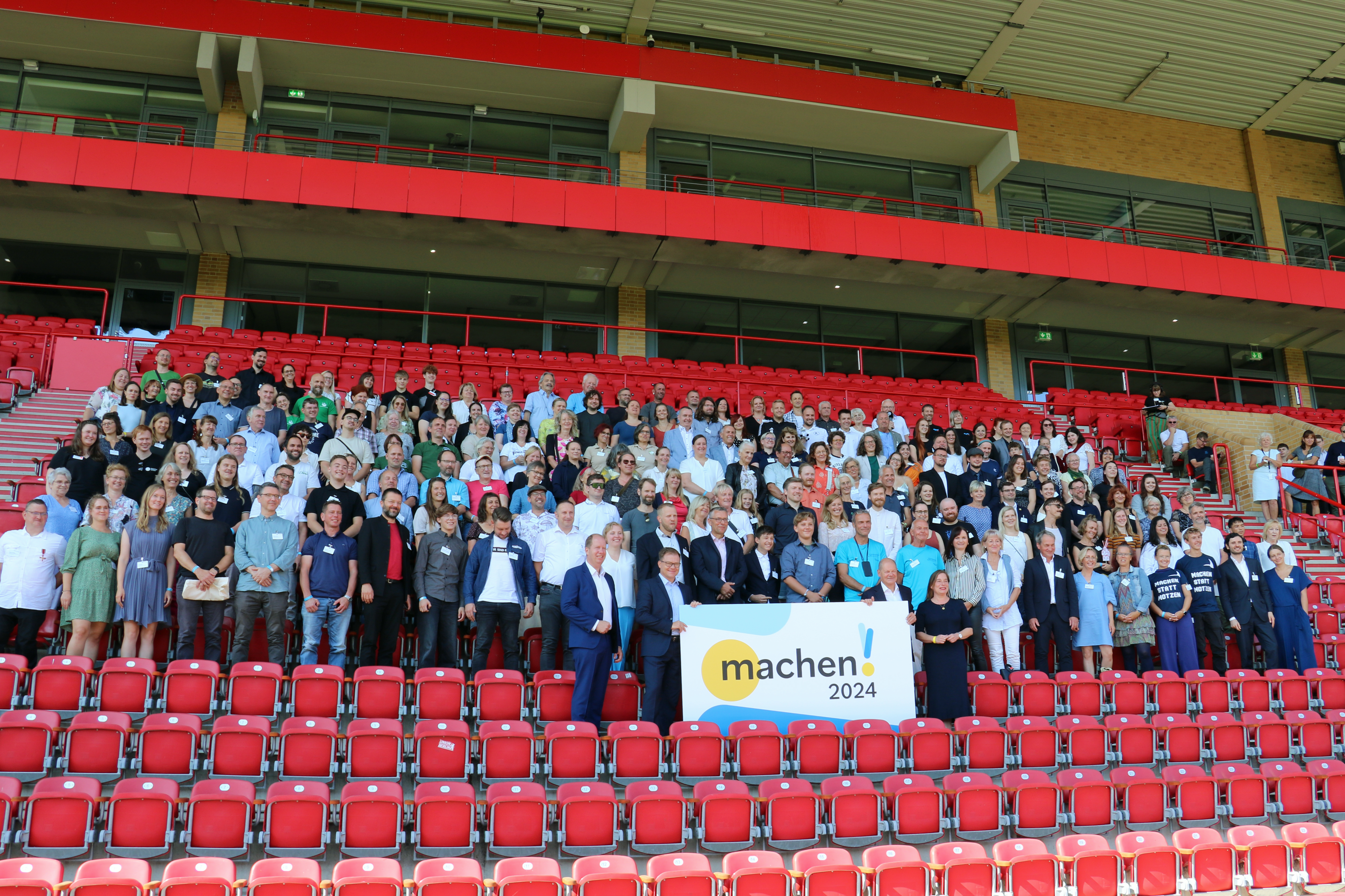 Gruppenfoto im Stadion