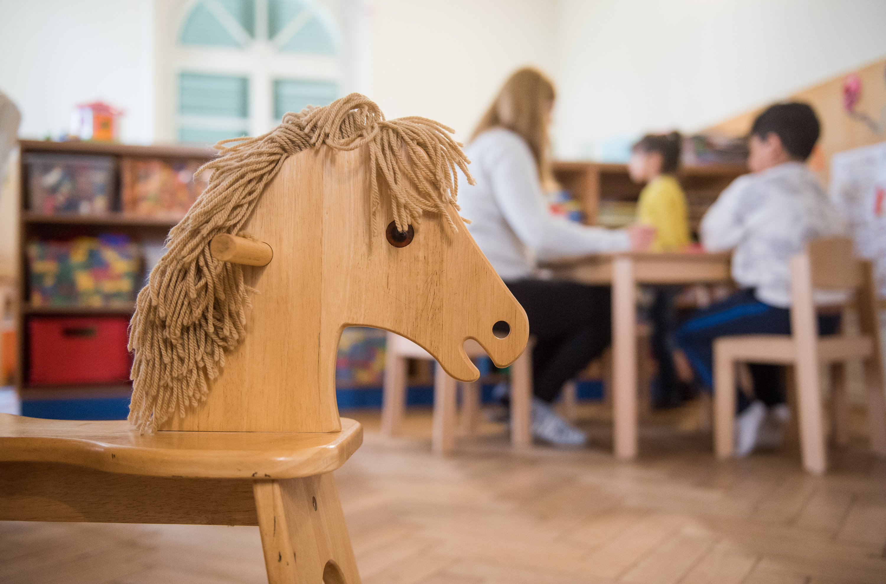 Kinder spielen in einem Frauenhaus in Bochum.