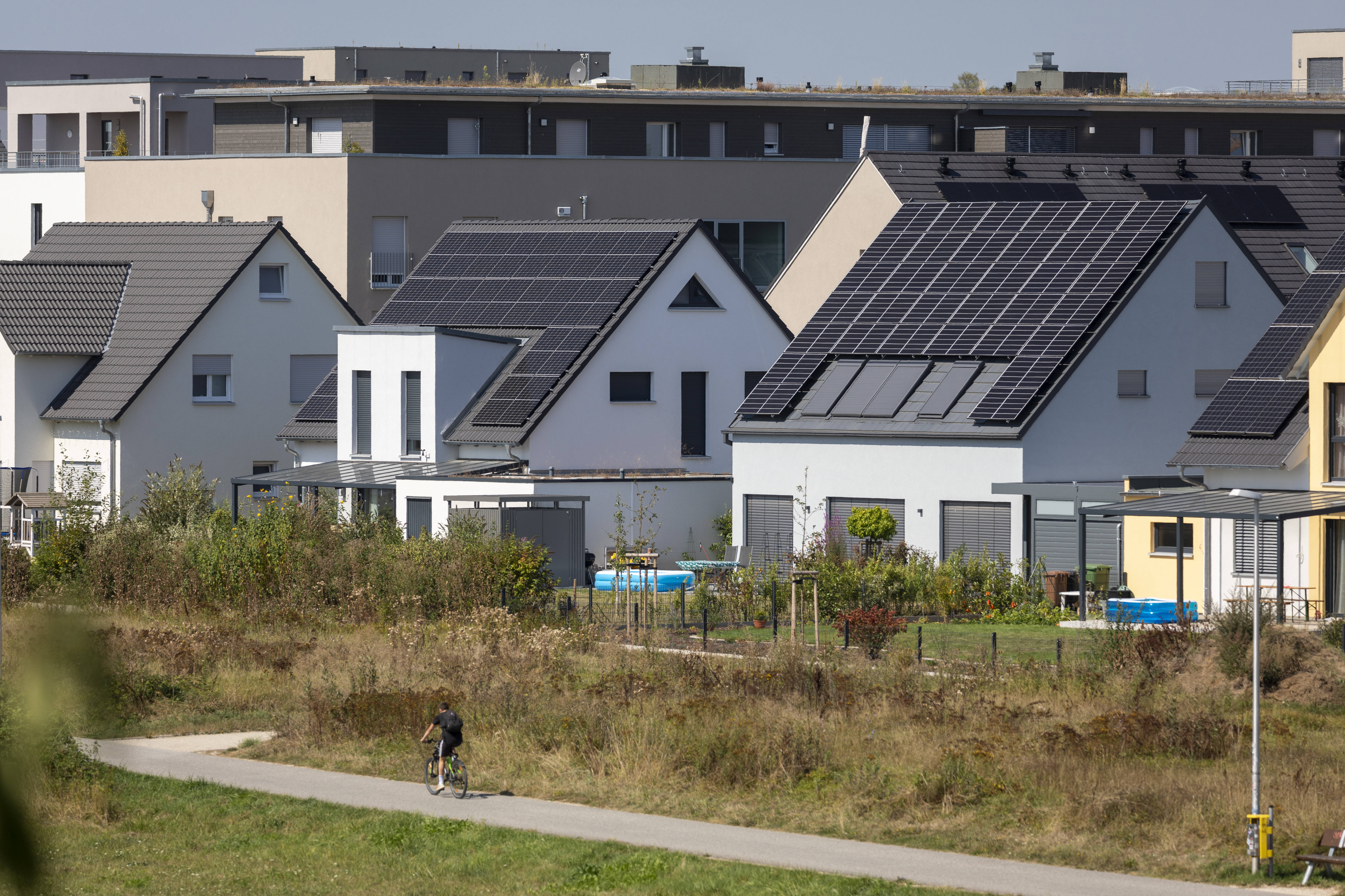 Neubausiedlung mit Solardächern