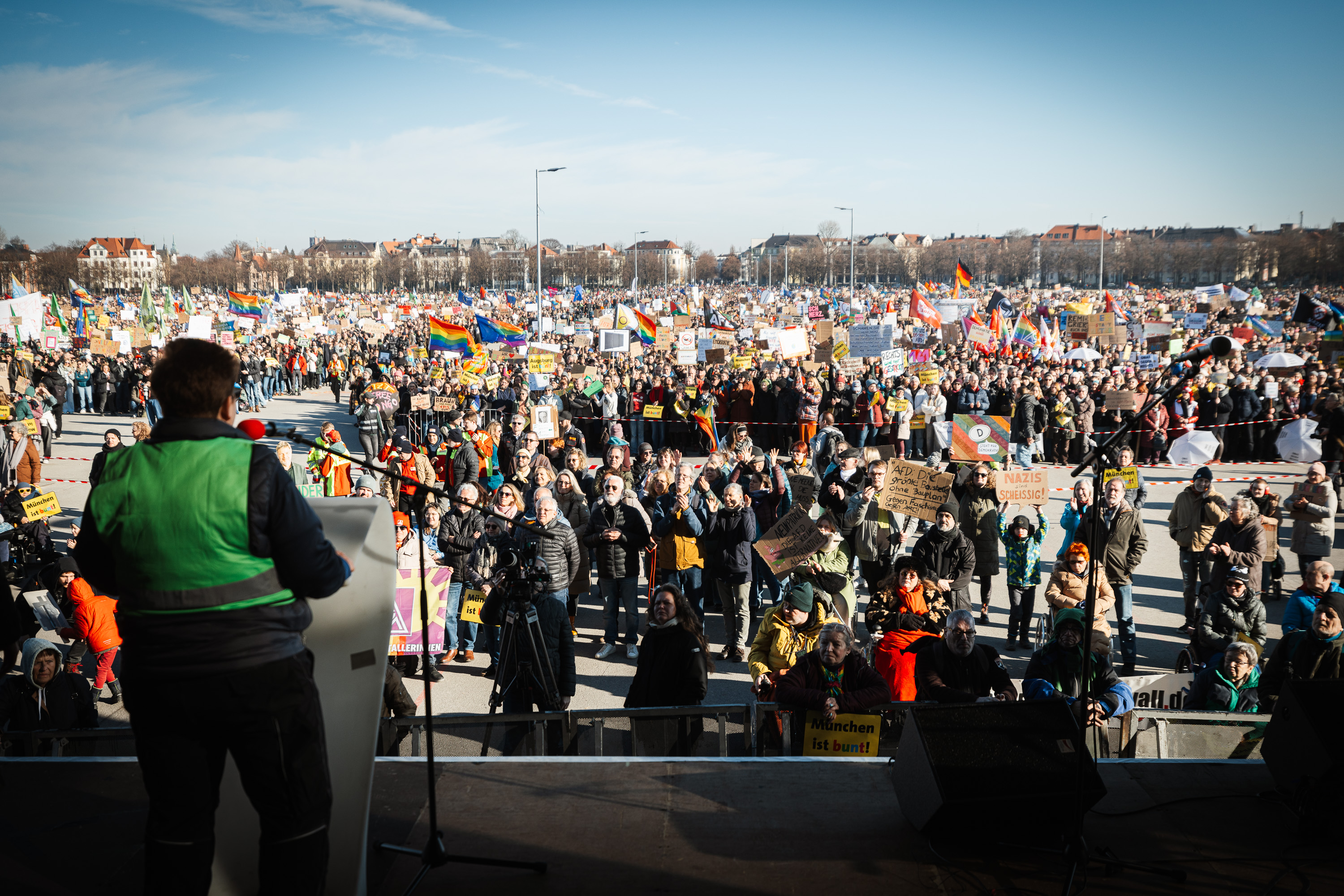 Blick von der Rednerbühne auf die Demonstration in München