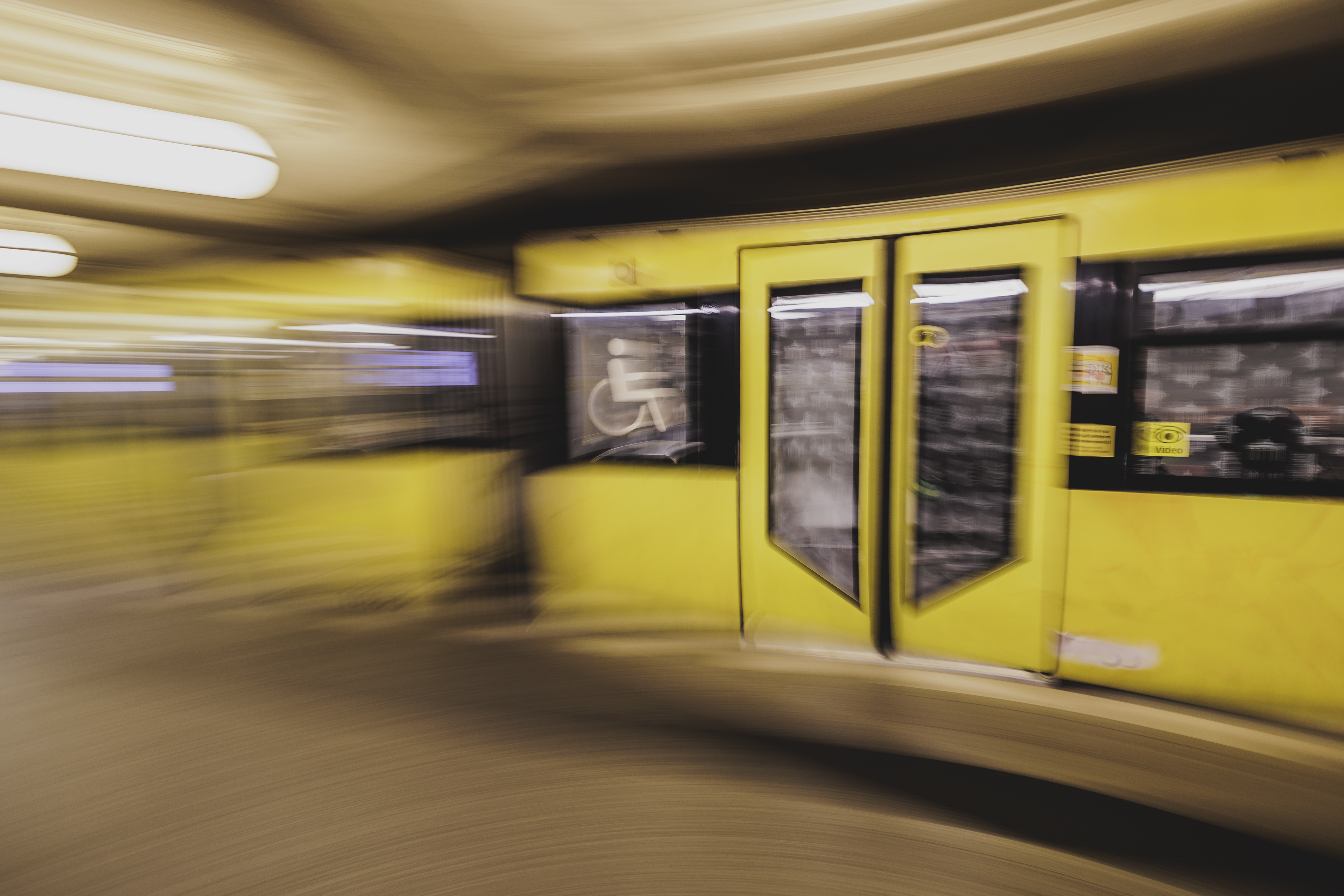 Gelber U-Bahn-Waggon