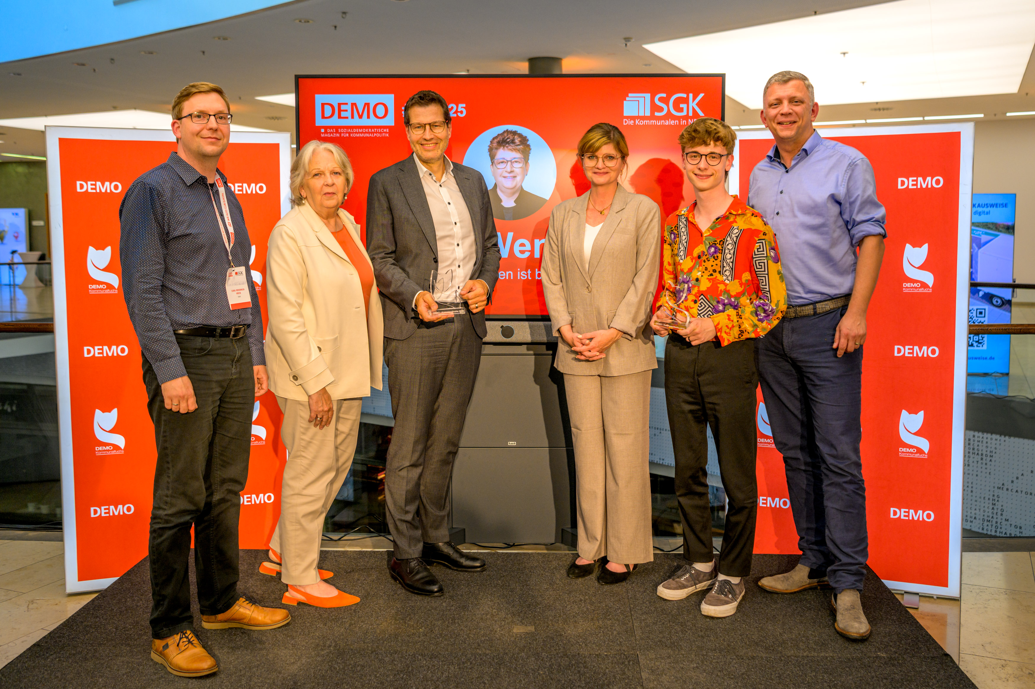 Gruppenfoto Laudatoren und Preisträger